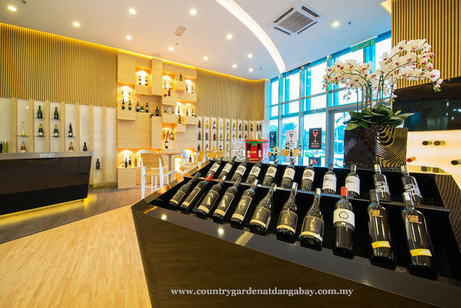 Luxury Services Apartment for Sale, Country Garden Danga Bay. For full details, please visit us at www.countrygardendangabay.com