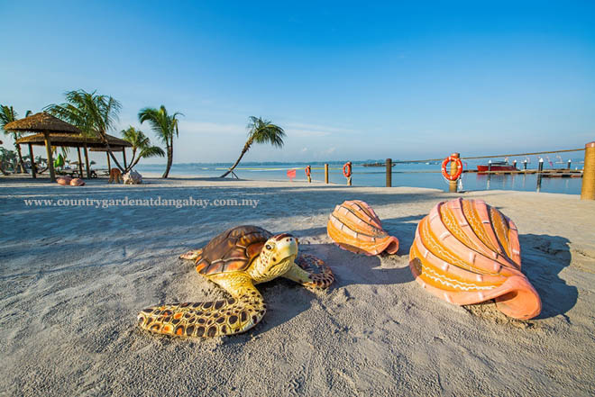 Luxury Services Apartment for Sale, Country Garden Danga Bay. For full details, please visit us at www.countrygardendangabay.com