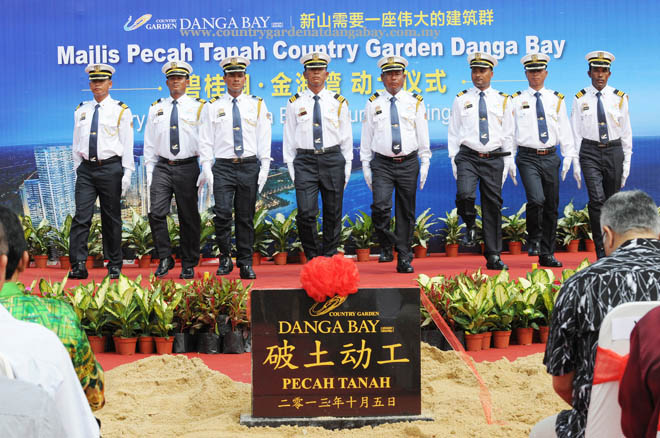 Luxury Services Apartment for Sale, Country Garden Danga Bay. For full details, please visit us at www.countrygardendangabay.com