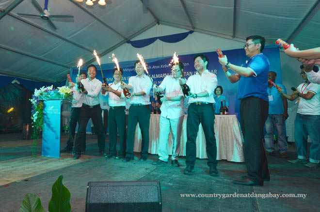 Luxury Services Apartment for Sale, Country Garden Danga Bay. For full details, please visit us at www.countrygardendangabay.com