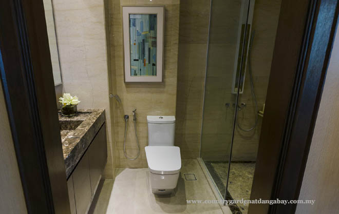 Luxury Services Apartment for Sale, Country Garden Danga Bay. For full details, please visit us at www.countrygardendangabay.com