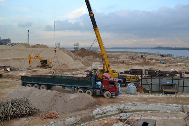 Luxury Services Apartment for Sale, Country Garden Danga Bay. For full details, please visit us at www.countrygardendangabay.com